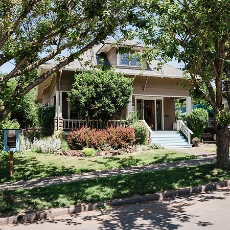 Southeast Portland Comfy & Eclectic Craftsman Home Exterior photo